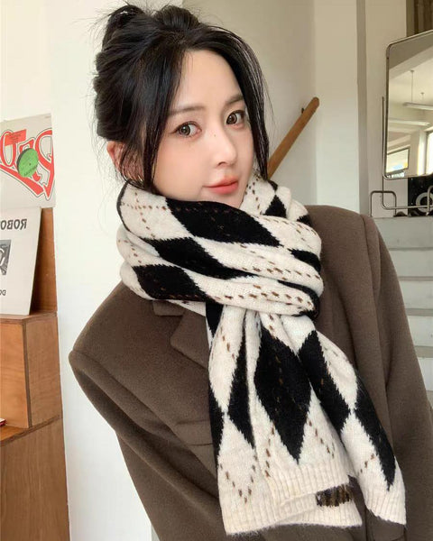 White-Black Diamond Knit Scarf